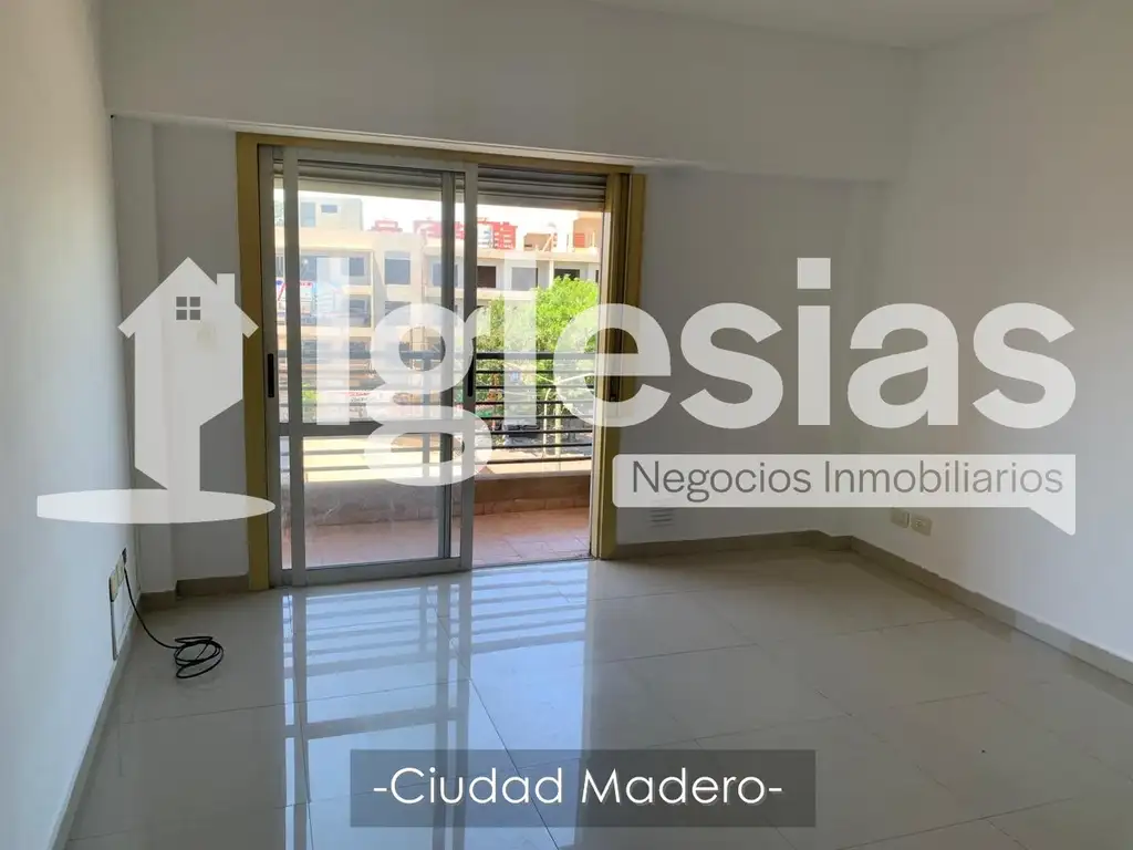 Departamento en alquiler de 2 ambientes c/ cochera en Ciudad Madero