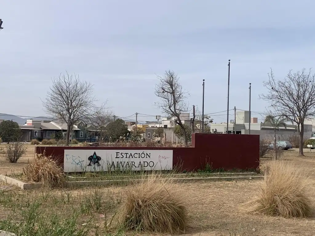 Lote en Estación Alvarado, frente a la plaza