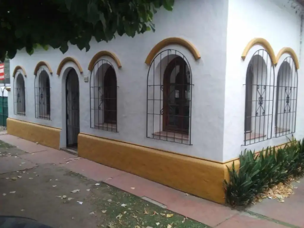 Casa en venta - 3 dormitorios 2 baños - 185mts2 - Barrio Gambier