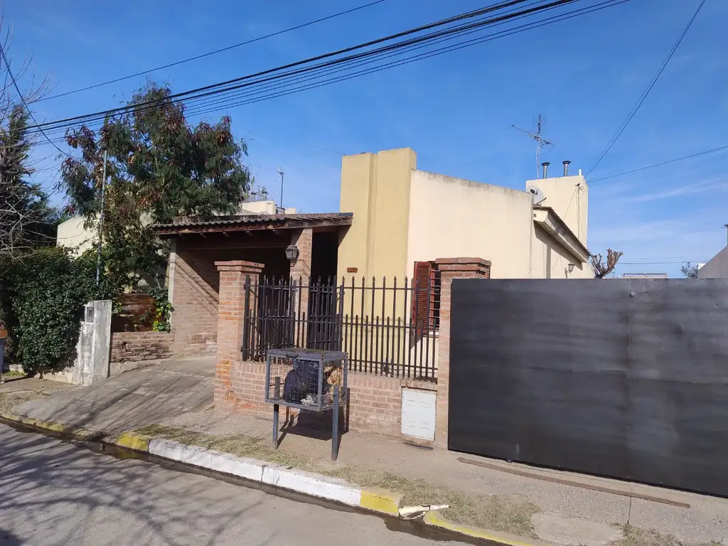 CASA DE TRES DORMITORIOS CON JARDIN, PORTALES DEL SOL, ALTA GRACIA