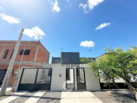 Duplex a Estrenar con patio y pileta en barrio Puerta del Sol