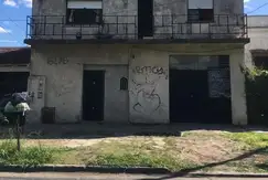 Lote con construcción en muy buena ubicación 