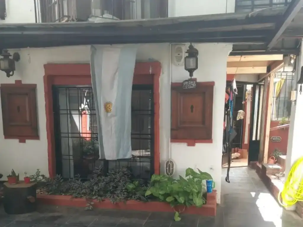 VENTA DE CASA DE 5 AMBIENTES EN VILLA DEL PARQUE