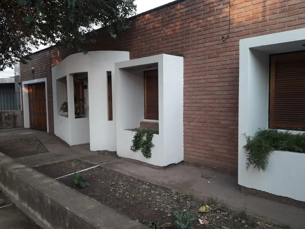 Venta. Casa 3 dorm. B° Empalme. APTO CRED BANCOR