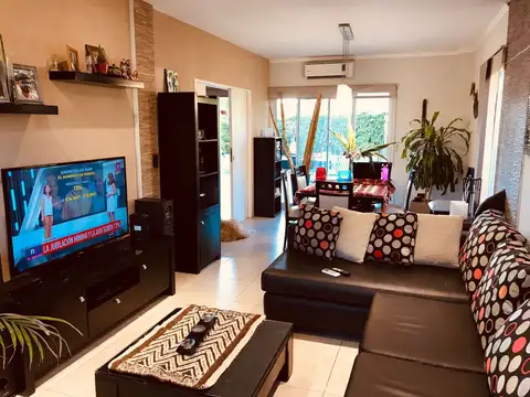 Casa en Venta - 4 dormitorios - USD 340.000