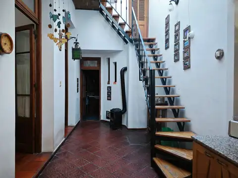 VENTA CASA EN CABALLITO CON TERRAZA Y PARRILLA