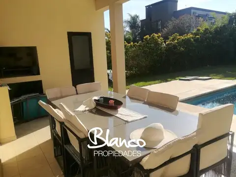 Casa en Venta - 4 dormitorios - USD 250.000