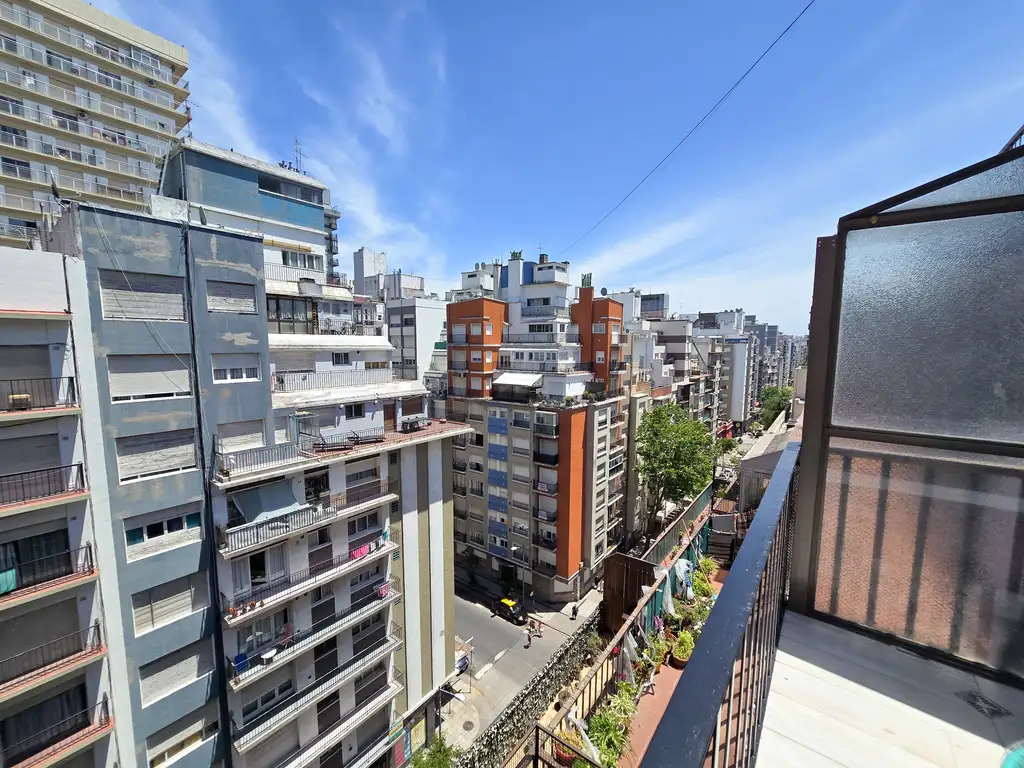 Departamento 2 amb. con balcón a la calle - Bolívar y Buenos Aires