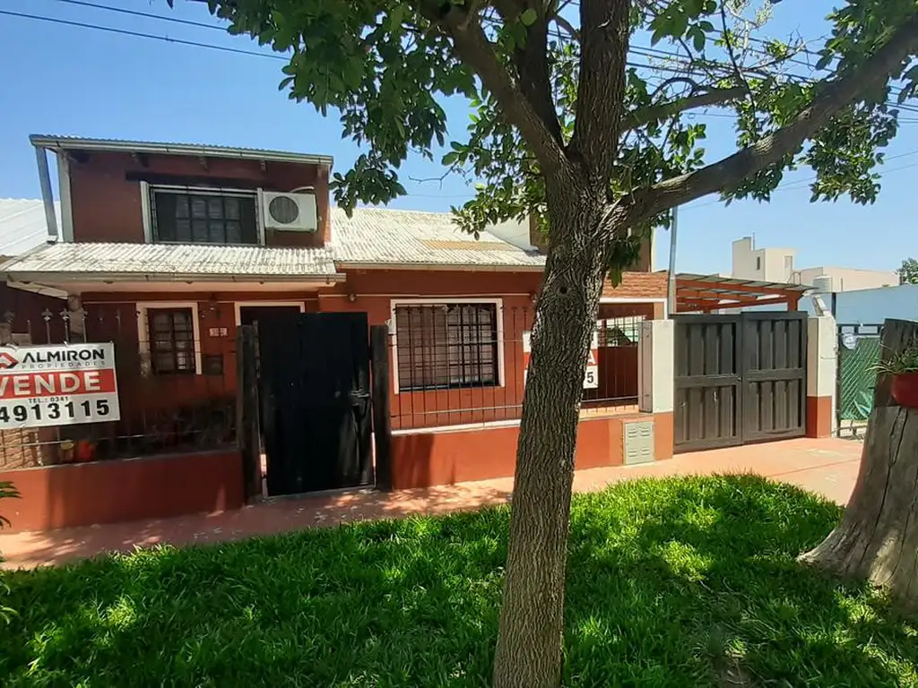 Casa | 2 Plantas | 4 Dormitorios | Cochera | Granadero Baigorria | Barrio Santa Rita