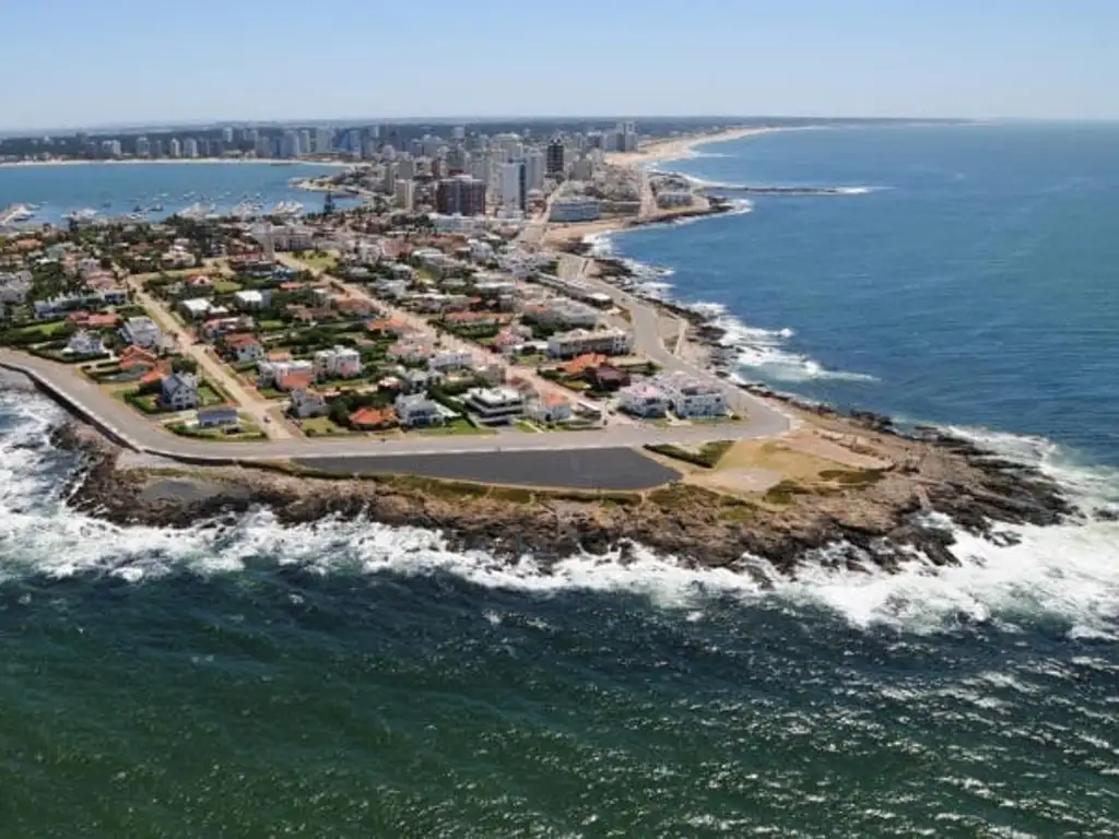 Uruguay, Playa Brava. Departamento en alquiler temporario