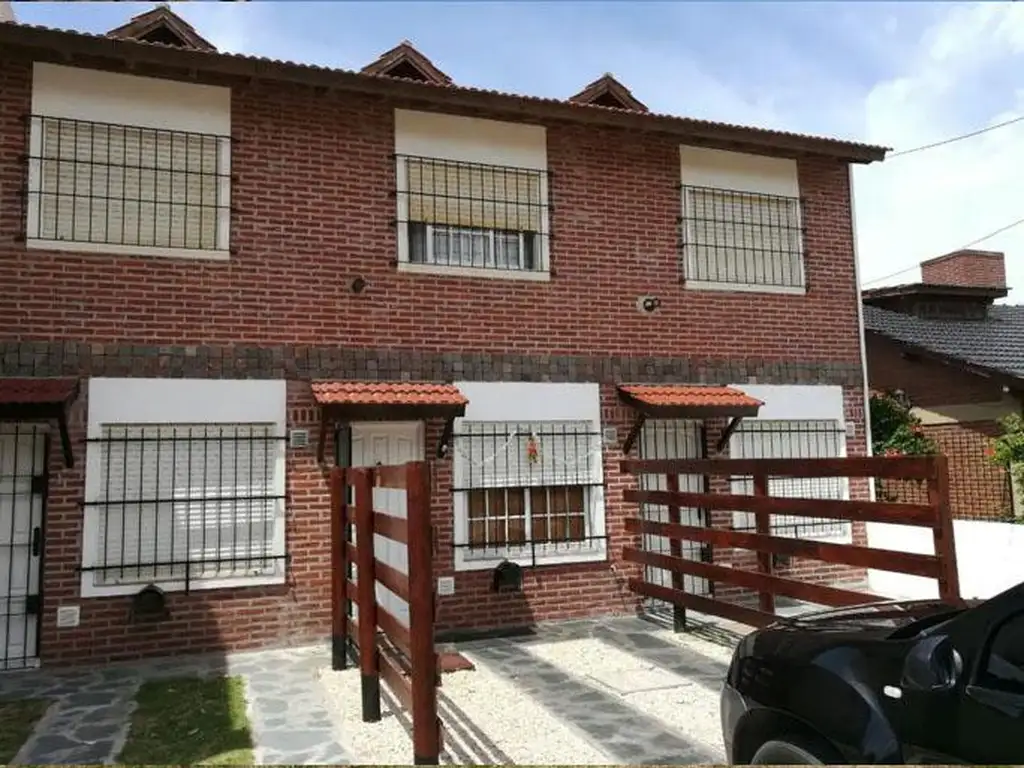 Triplex en venta - 3 dormitorios 2 baños - La Lucila Del Mar