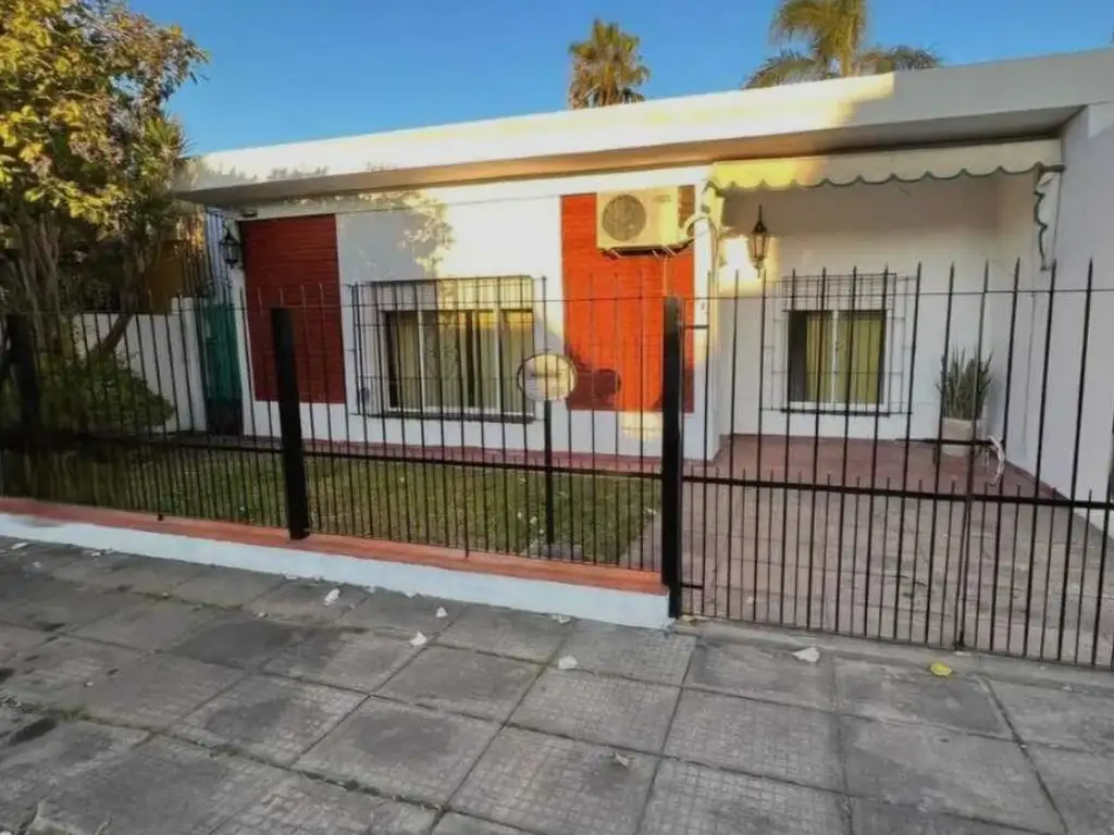 Venta de casa 3 ambientes. Ituzaingo Norte.