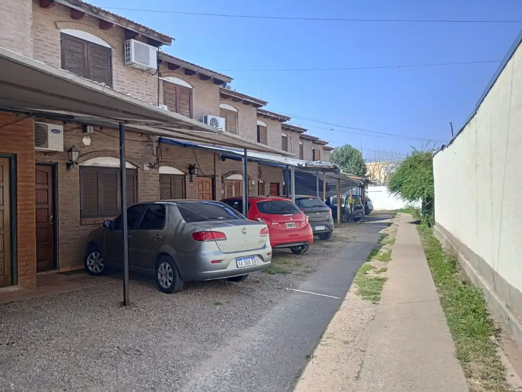 SE VENDE DÚPLEX EN HOUSING B° LAS PALMAS