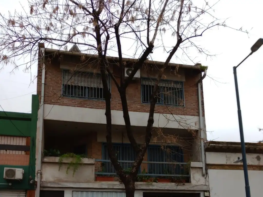 CASA  EN  DUPLEX ,  ALTILLO Y  DOS  LOCALES , TERRENO PROPIO