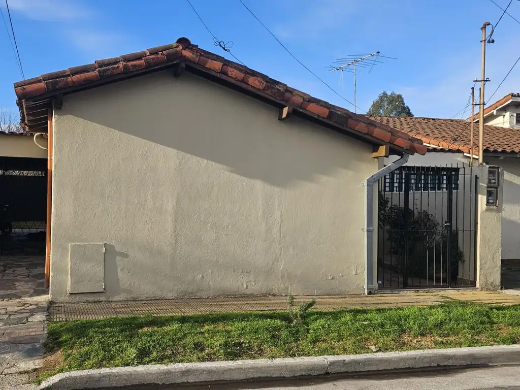 Casa en venta Ituzaingó norte.