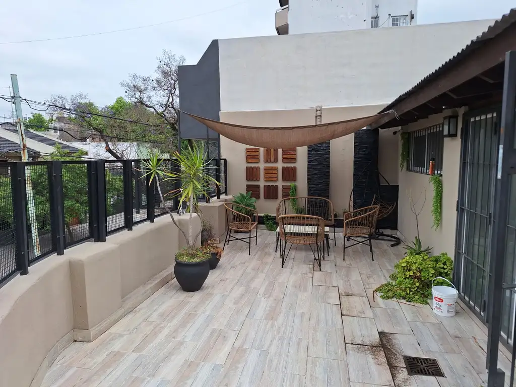 VENTA CASA LOTE PROPIO EN ESQUINA, 4 AMB CON TERRAZA Y PARRILLA