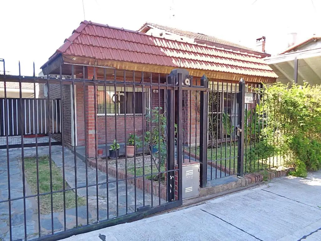 VENTA CASA 3 AMBIENTES EN VILLA ADELINA