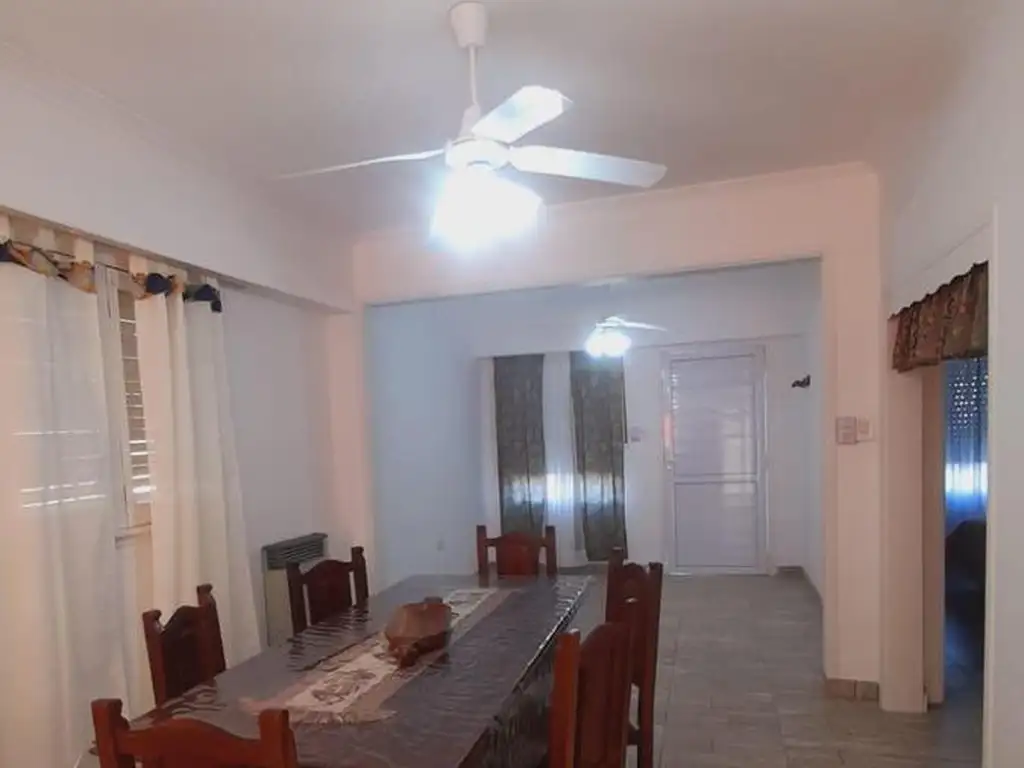 Casa en venta - 2 Dormitorios 2 Baños - 350Mts2 - Lobos