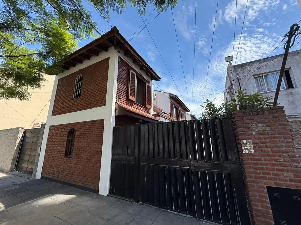 Departamento ph dos ambientes con cochera en venta en Wilde