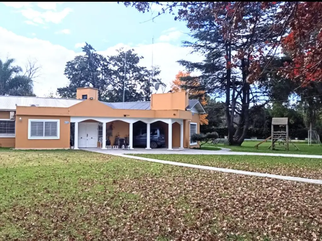 La Reja Hermoso Chalet Quinta 3060 M2 PERMUTA CASA CASTELAR