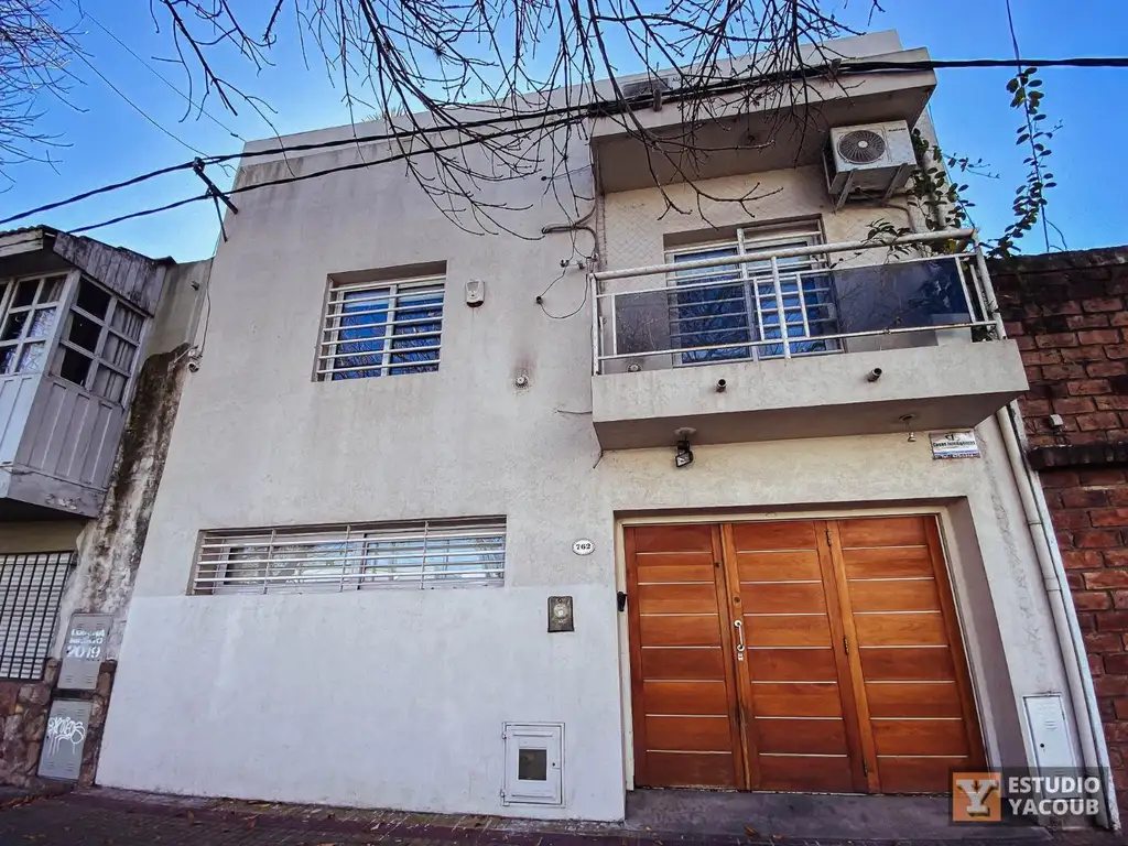 Casa en venta - 3 Dormitorios 2 baños - 170mts2 - La Plata