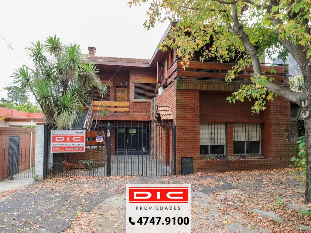 Casa 4 dormitorios Venta - Vict.-B.Fate