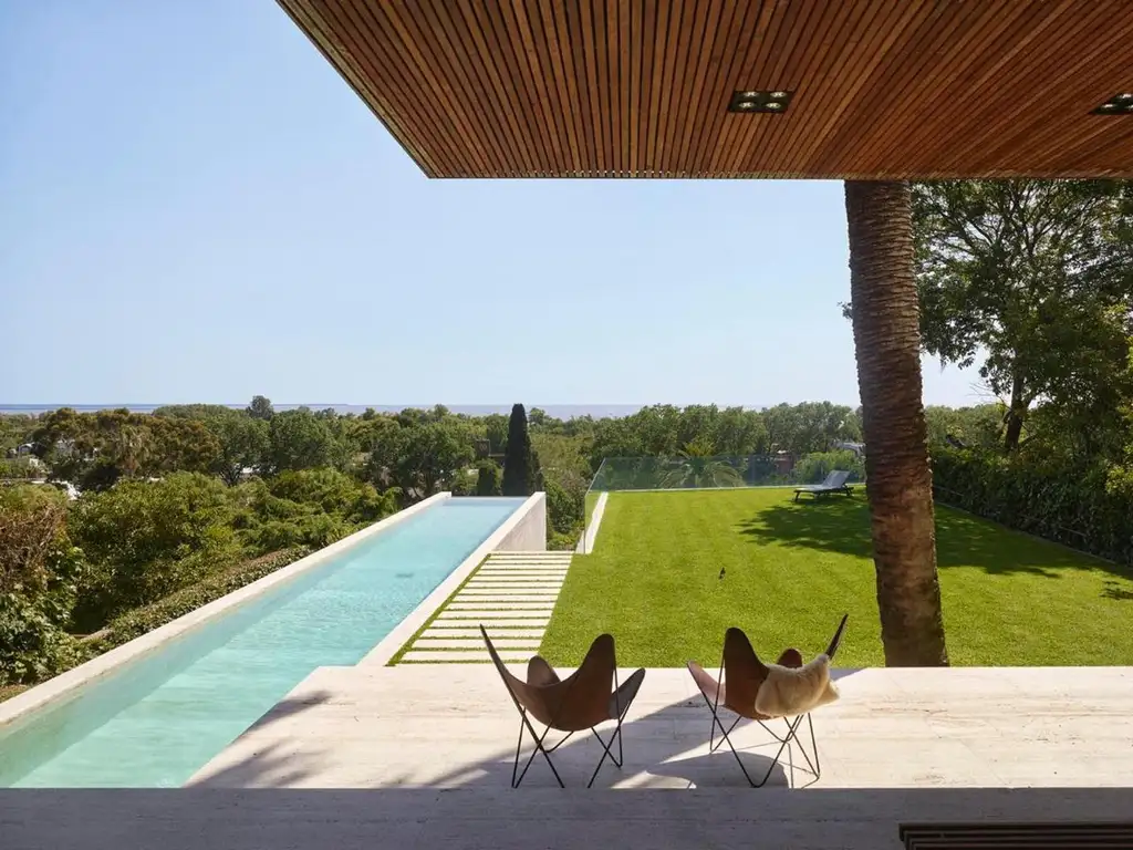 CASA EN ACASSUSO CON VISTA AL RIO - CALLE CERRADA SEGURIDAD