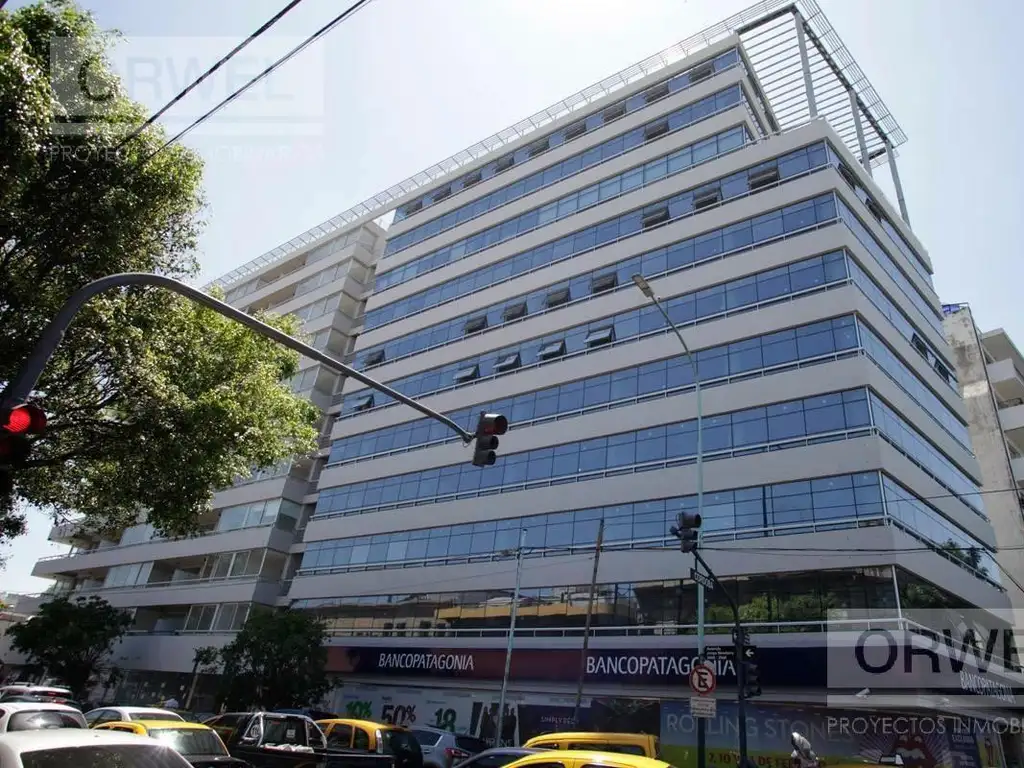 Excelente oficina de 70 m2 con cochera   Edificio con Servicios   Seguridad 24 hs