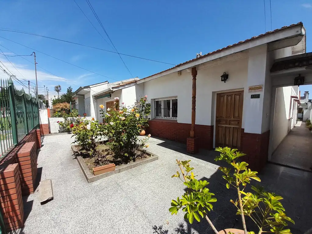 2 CASAS EN VENTA EN BLOCK  SOBRE ESPECTACULAR LOTE DE 10 x 43,30