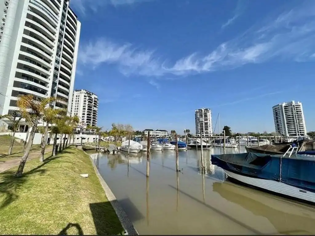 VEnta depto 4 ambientes con cochera y amarra en Marinas Golf