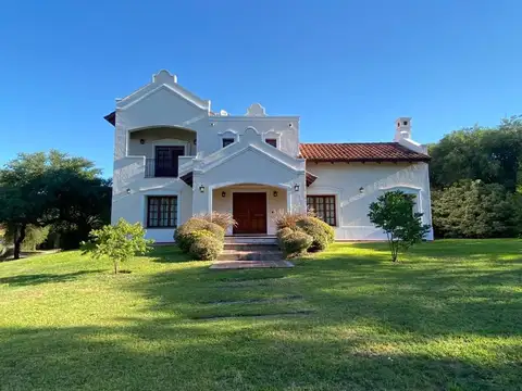 VENDO EXCELENTE CASA COLONIAL EN EL COUNTRY "EL BOSQUE"