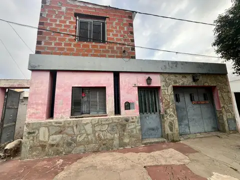 CASA A LA VENTA EN PERGAMINO CON PATIO