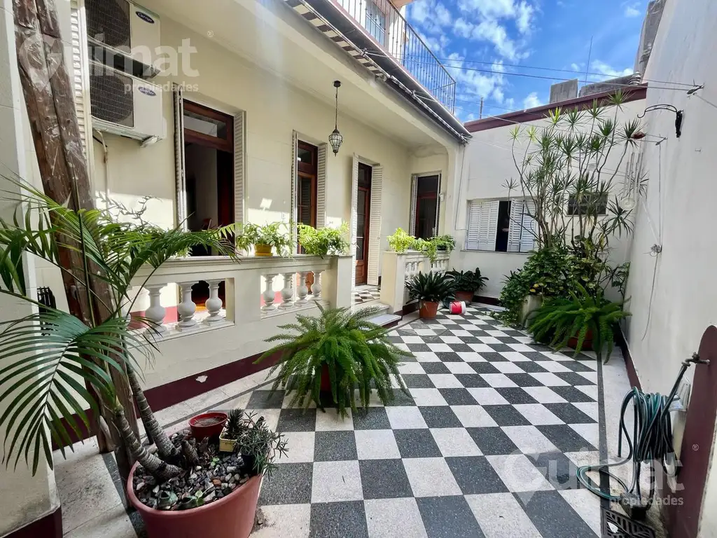 Casa estilo Italiano en venta - Primera Junta 2100 - Patio y terraza