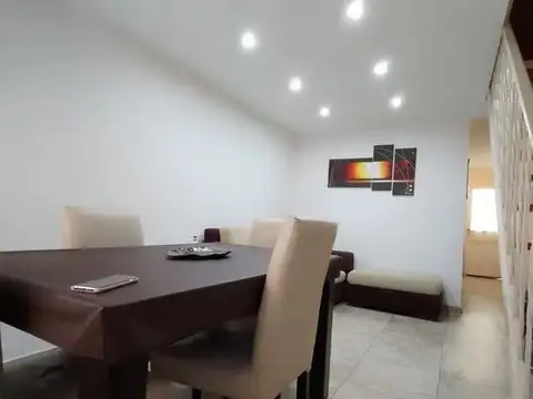 OPORTUNIDAD Duplex en Villa Luzuriaga centro ! Escucha ofert