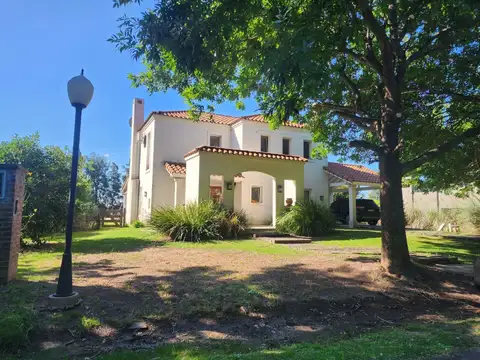 Alquiler casa 4 ambientes con jardín y piscina en Haras San Pablo.