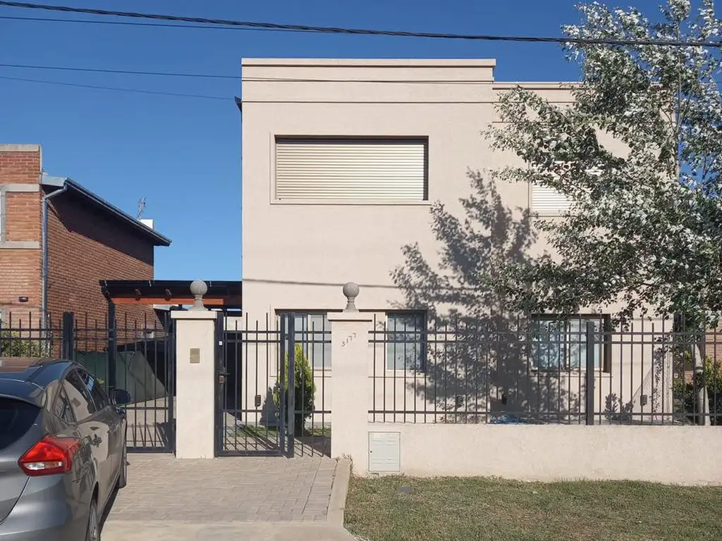 Venta casa de cuatro dormitorios con galería y cochera. Tierra de Sueños 3, Roldán