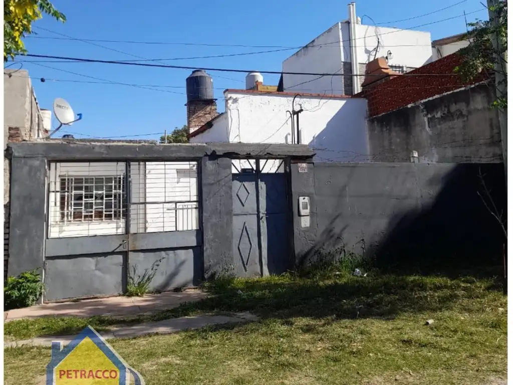 Casa al frente de 2 dormitorios en venta