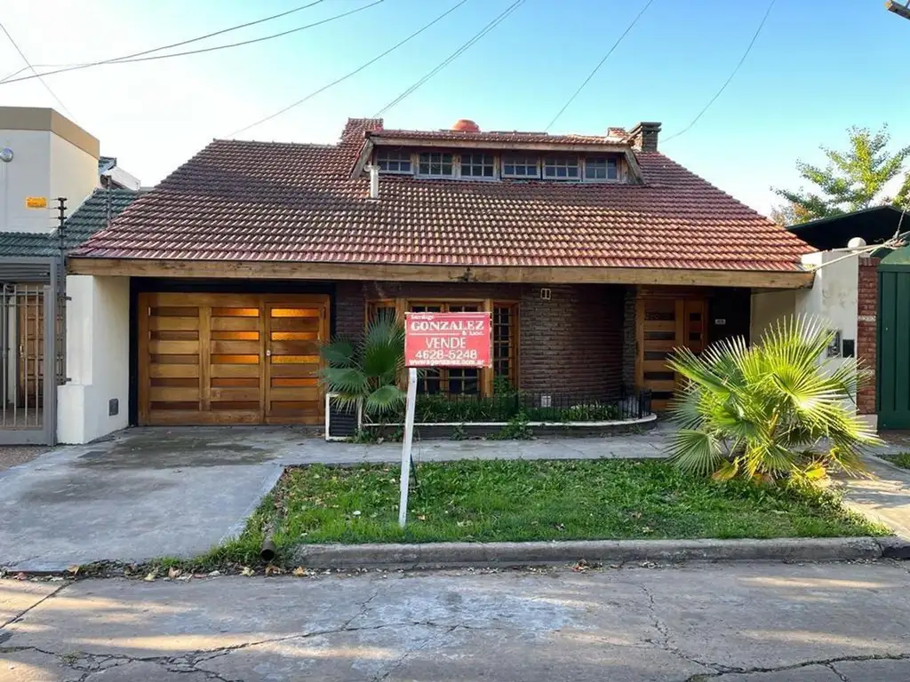 Venta de Casa con tres dormitorios y playroom en Castelar No