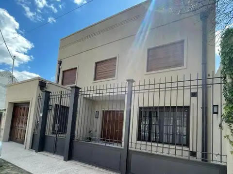 Casa Racionalista en venta Ituzaingo excelente estado