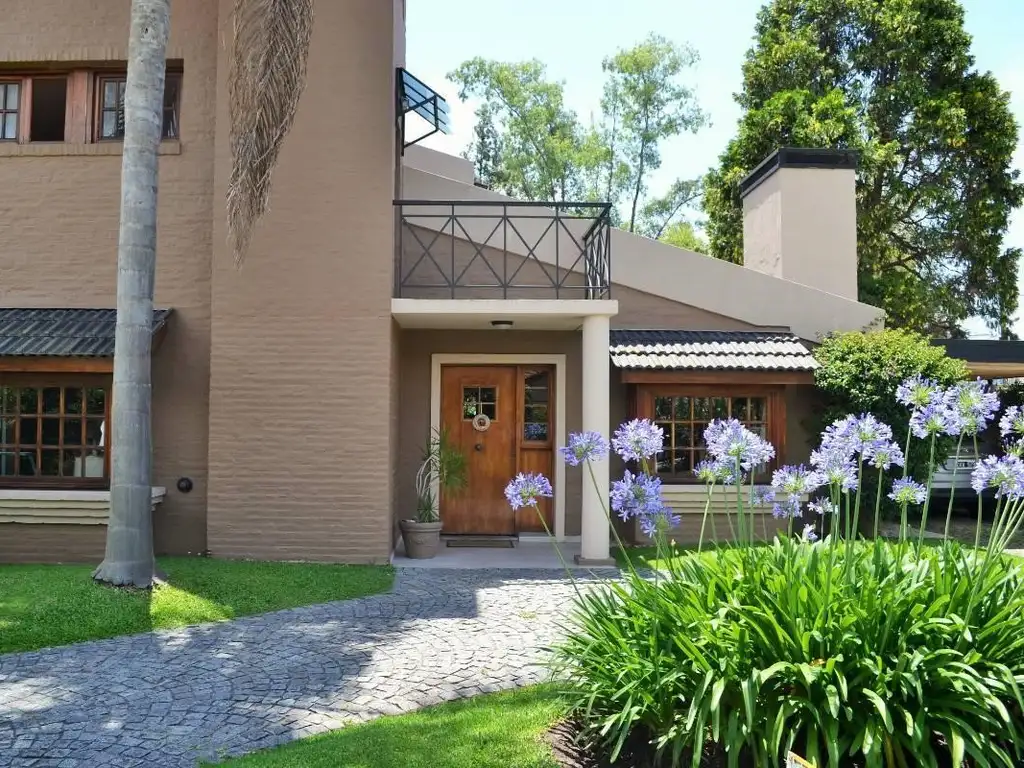 Casa  en Venta ubicado en Champagnat, Pilar, G.B.A. Zona Norte