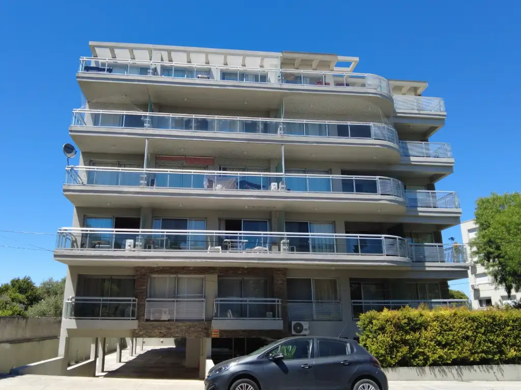 2AMB AMUEBLADO ZONA RAMBLA A 12 CUADRAS DEL CENTROO Y CASCO HISTORICO CON PIETA CLIMATIZADA, GYN SUM