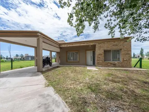 CASA DE 3 DORMITORIOS CON PISCINA - PINARES DEL SUR