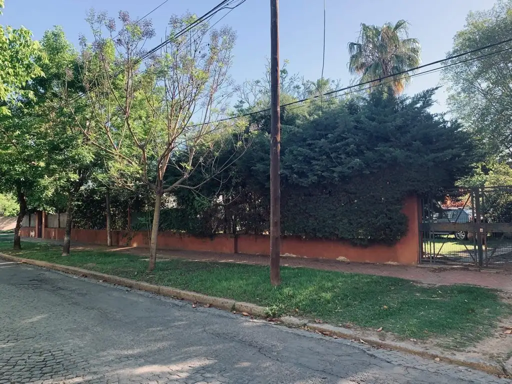 Jose Hernandez y Marull importante Terreno Residencial con Casa