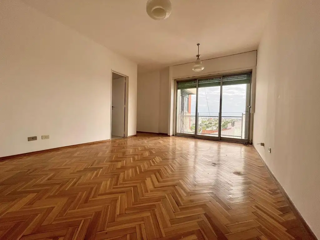 Venta de Hermoso Departamento de 3 ambientes en Liniers.