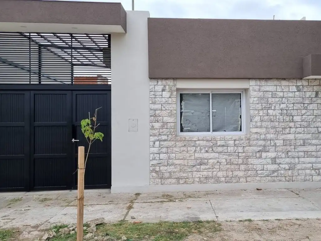 SE VENDE CASA EN AVELLANEDA