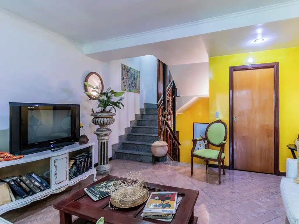 VENTA BARRACAS PH TRIPLEX 4 CUATRO AMBIENTES COCHERA ENTRADA INDEPENDIENTE APTO CREDITO PATIO PARRILLA TERRAZA LAVADERO EXCELENTE ESTADO FRENTE DOS BALCONES