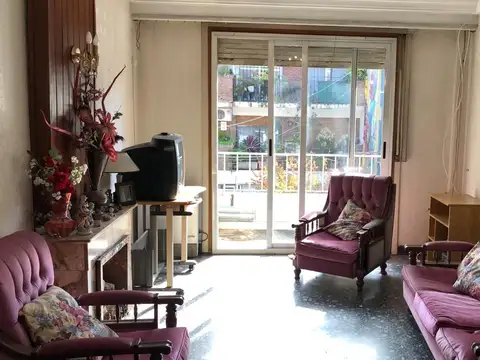 Venta de Departamento 3 Ambiente en Excelente Ubicacion con Balcon y Patio