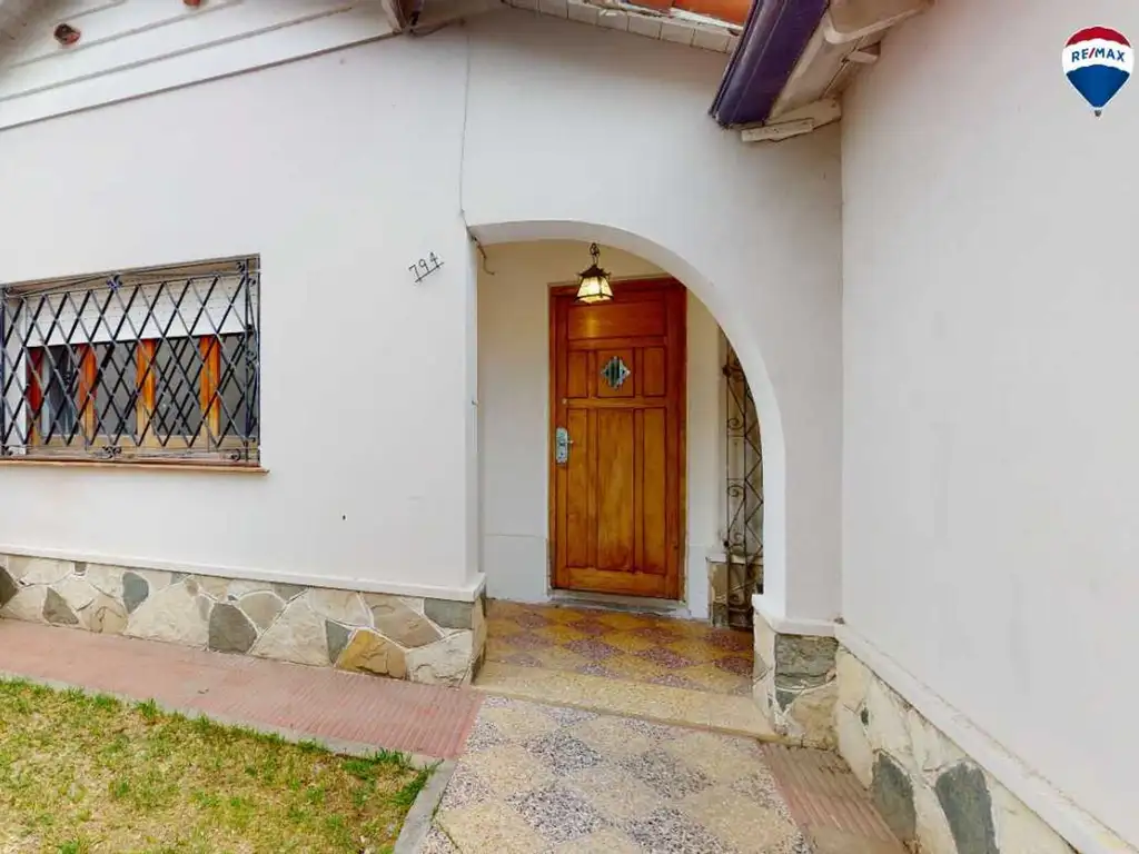 Venta Casa 2 dormitorios 42 años, 113m2, 1 cochera, Ituzaingo 700, Bernal Oeste, Zona Sur