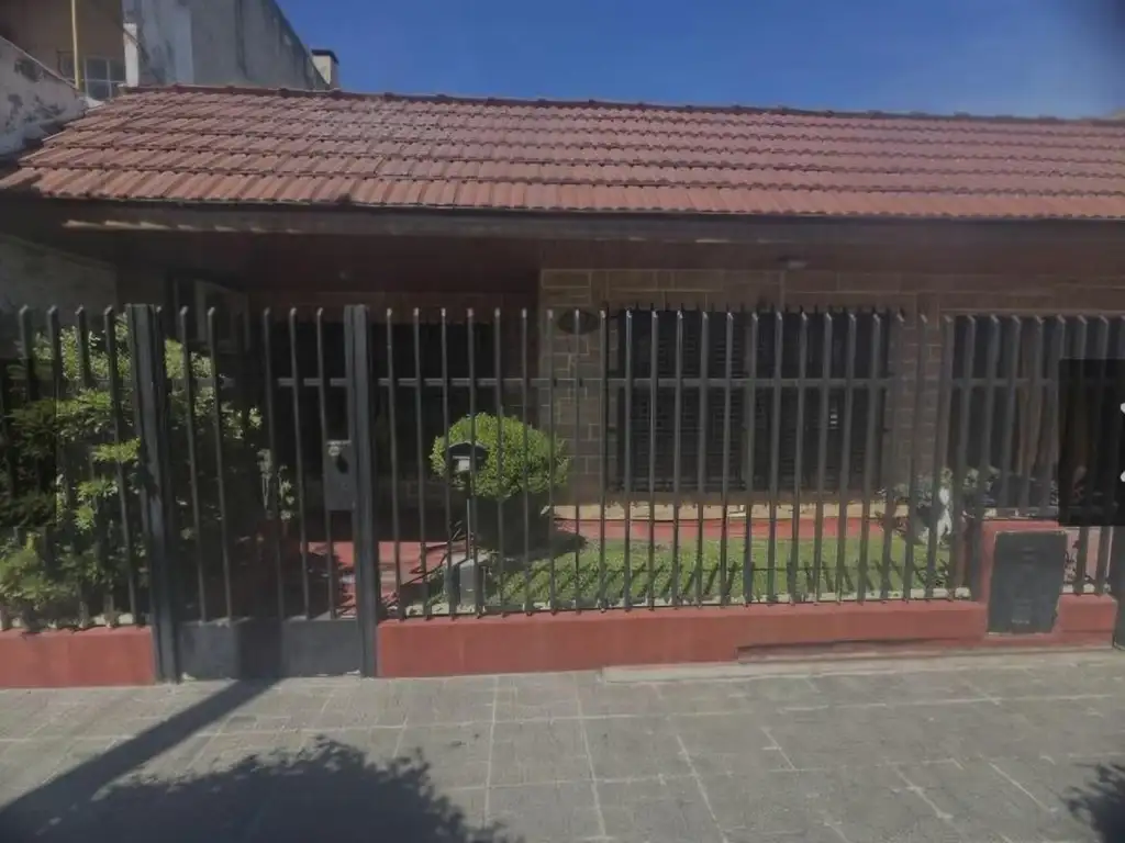 hermosa casa en venta de 4 ambientes apta credito !