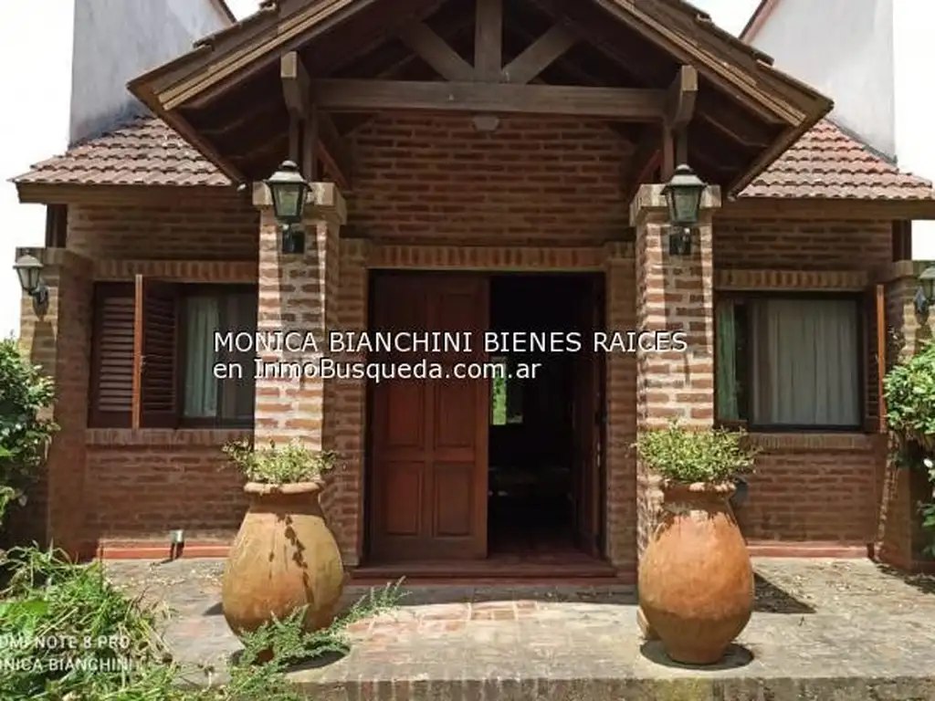 Chalet en barrio privado Campos de Roca 1